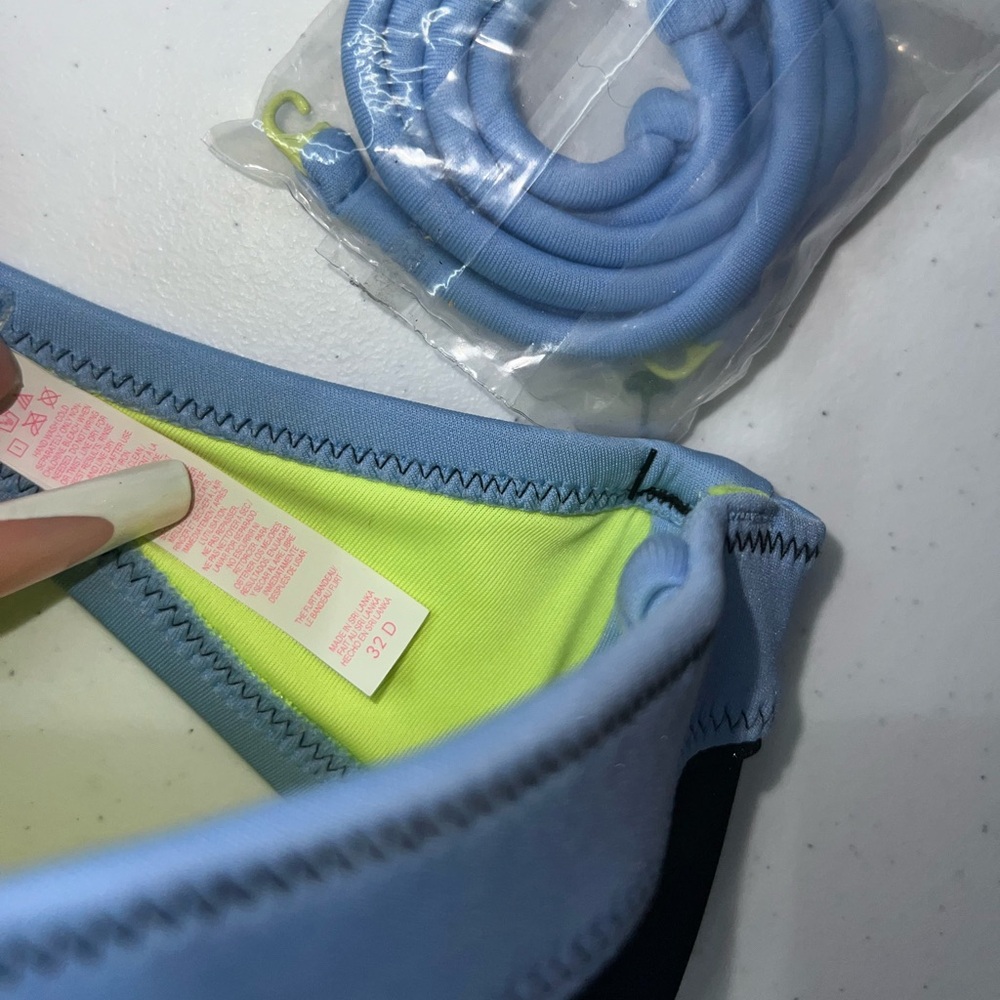 Victoria Secrets SWIM TOP - Picture 5 of 5